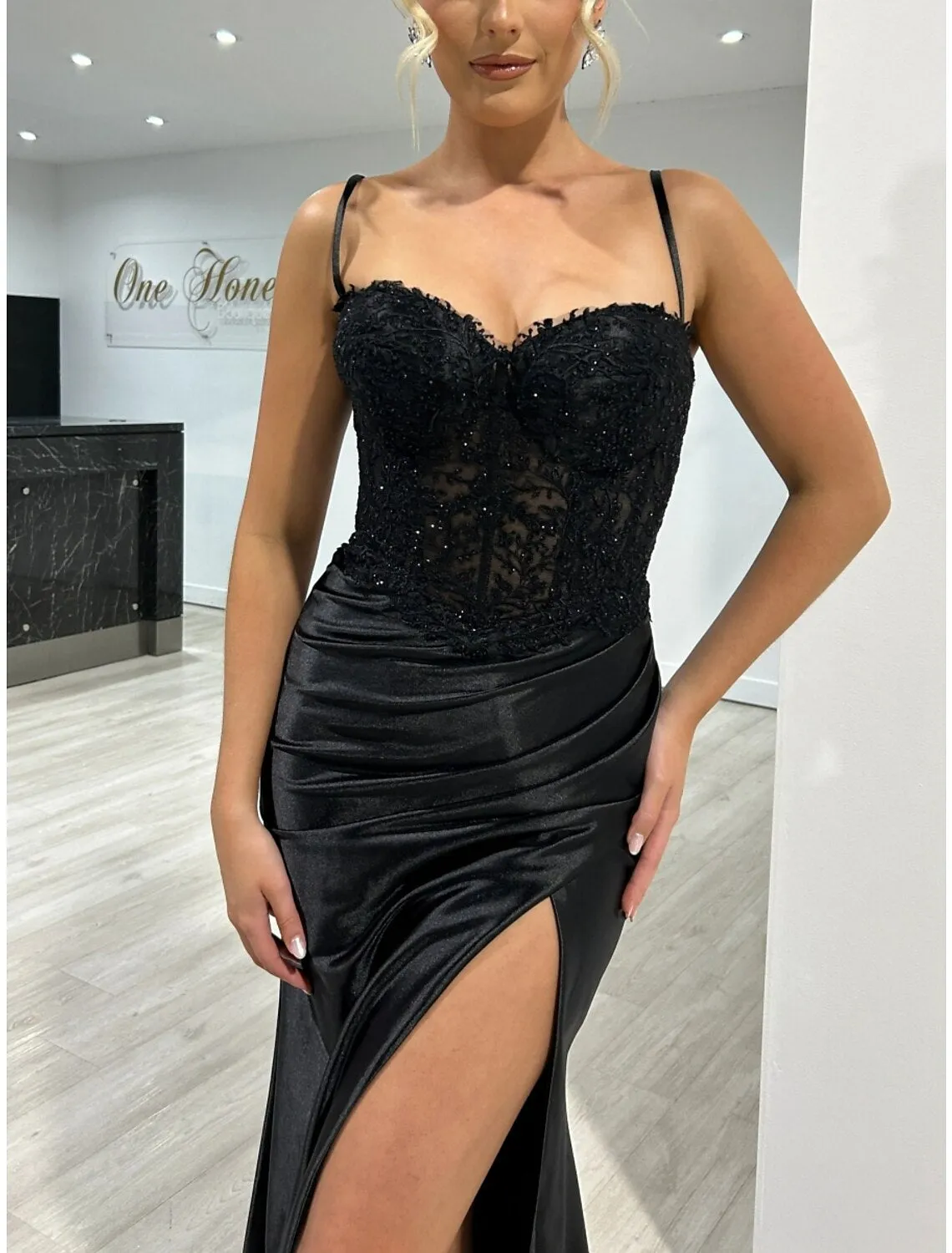 A-Line Evening Gown Elegant Dress Formal Court Train Sleeveless Spaghetti Strap Satin with Glitter Pleats Ruched